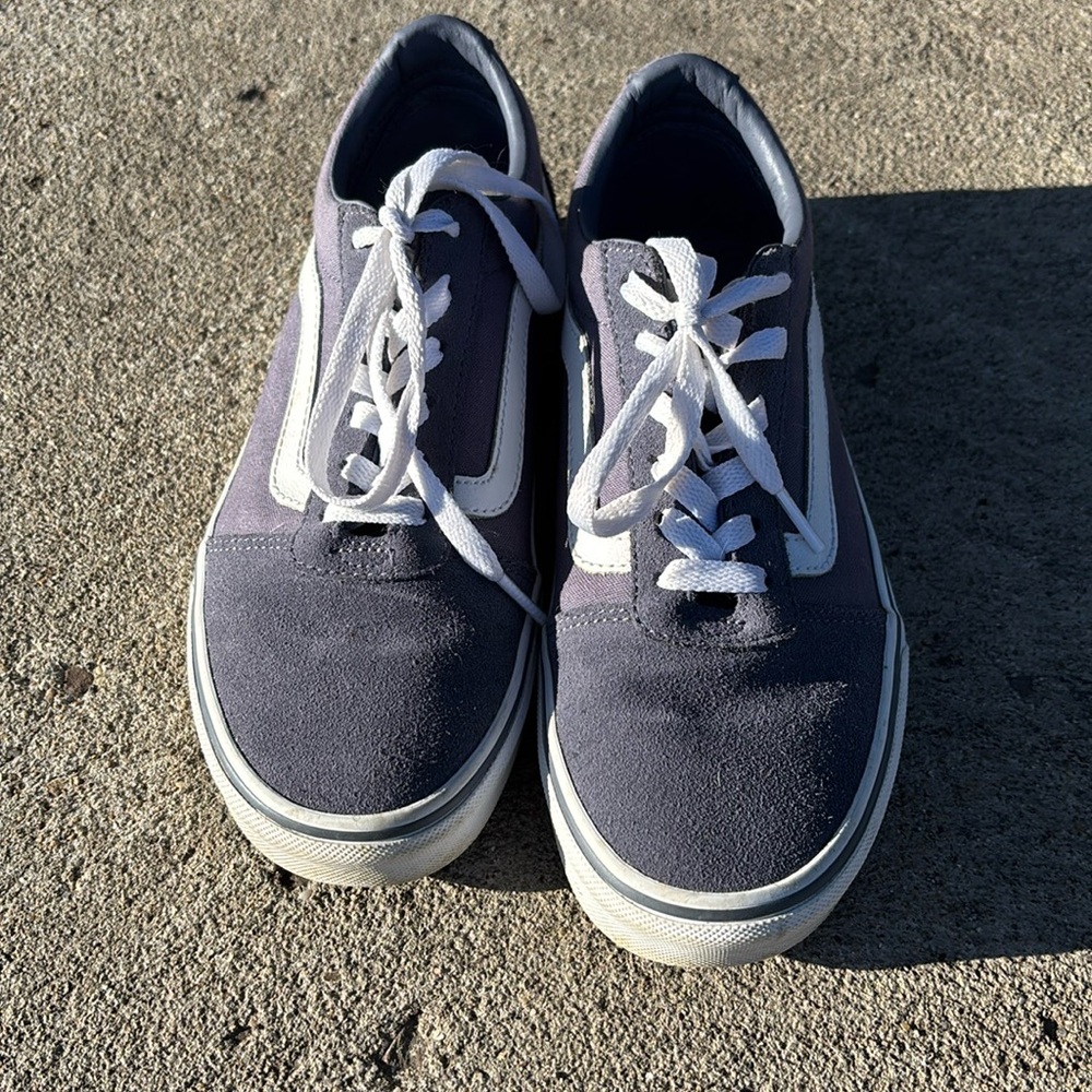 Women’s low top Vans. navy blue, Size 7